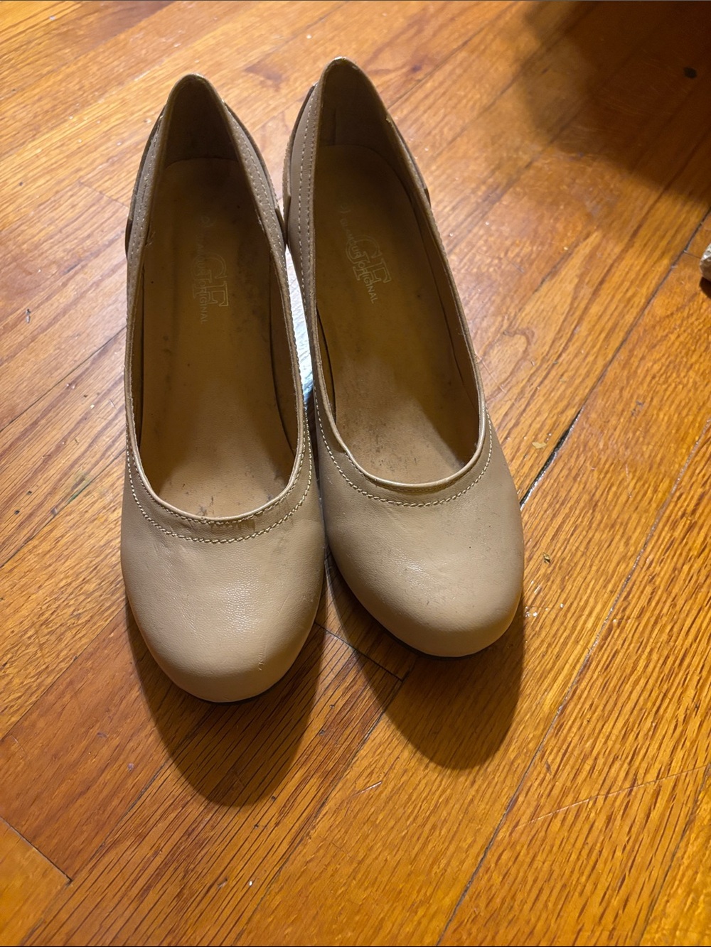 Women's Nude Leather Round-Toe Flats
